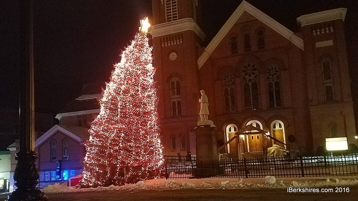 High Winds Threatened to Topple North Adams Christmas Tree