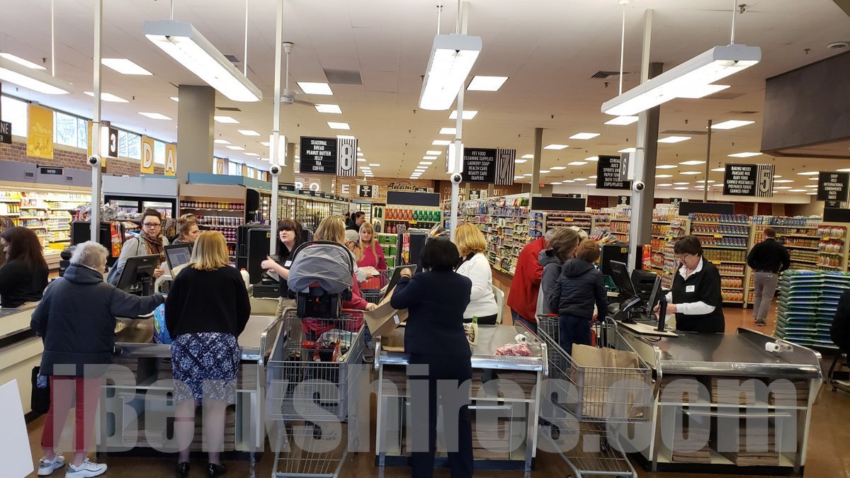 Adam's Hometown Market Opens to Crowd / The